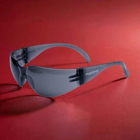 Необходимость использования открытых затемненных защитных очков: защита глаз и комфорт в условиях яркого света