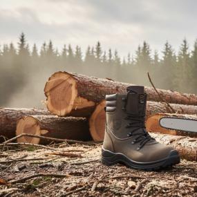 Обувь для работы с бензопилой