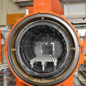 Вакуумные печи газовой закалки: принцип работы, преимущества и области применения